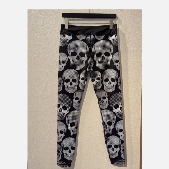 WOMENS MEDIUM CVG CONSTANTLY VARIED GEAR SKULL LEGGINGS - Picture 2 of 5
